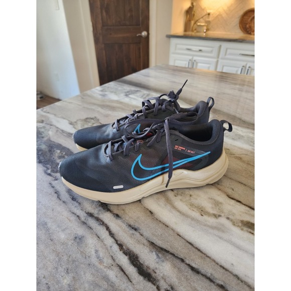 Nike Athletic Shoes Black and Blue - Picture 1 of 8